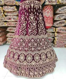 Lahenga Choli Dupatta en coton de créateur, pour occasions spéciales, fêtes, mariages, festivals, design moderne, lavable, vêtement ethnique, Surat - Product Image 1