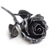 Rose en métal glamour avec feuilles, cadeau d'amour éternel, décoration d'intérieur, fer forgé, fleur indienne en rouge antique
