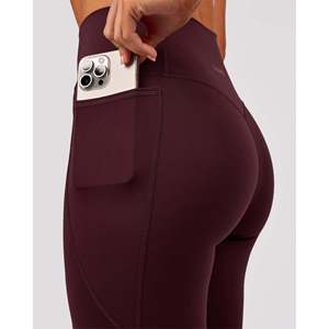 Leggings de Cintura Alta 3/4 para Mujer con Bolsillos - Color Cereza - Product Image 4
