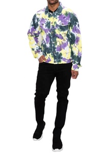 Veste en jean noire délavée sur mesure pour homme, de haute qualité, avec rivets vintage, broderie, poche ornée de strass et motif imprimé au dos, collection automne - Product Image 2