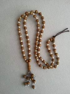 Tasbih de Madera Artesanal para la Oración Diaria Islámica, Hecho de Madera Natural con Cuentas Lisas y Cuerda Resistente para un Uso Prolongado - Product Image 3