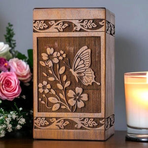 โกศไม้แกะสลักทำด้วยมือรูปผีเสื้อและดอกไม้แกะสลักที่ระลึกสำหรับขี้เถ้ารูปผีเสื้อดีไซน์เผา - Product Image 1