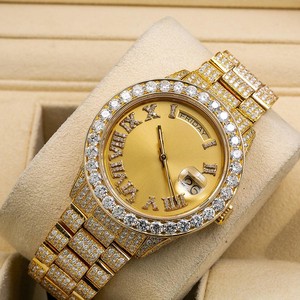 Edición limitada Lujoso reloj de diamantes de moissanita con acento dorado Único antiguo 38mm Número romano analógico para Esfera de día y fecha - Product Image 1