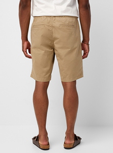 Pantalones cortos deportivos personalizados para hombre diseñados con tela de malla transpirable de secado rápido con un estilo informal y cierre de cordón - Product Image 4