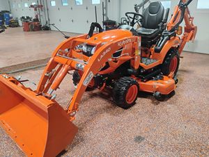 Tractor Utilitario Compacto Kubota B2301HSD 2021 con Compatibilidad con Cargador, Motor de 23 HP, Rodamientos y Bomba - Product Image 5