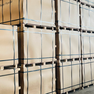 Contreplaqué filmé en bois de caoutchouc massif 12/18/21mm 4ftx8ft avec mélamine réutilisable, émission de mélamine supérieure à 10 fois, pour la construction, fabriqué au Vietnam - Product Image 5