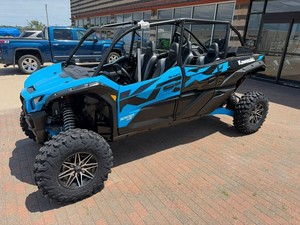 รถอเนกประสงค์สำหรับการค้า การพักผ่อน และกิจกรรมกลางแจ้ง Teryx KRX4 1000 eS UTV 4 ที่นั่ง 4 จังหวะ ขับเคลื่อน 4 ล้อ ได้รับการรับรองมาตรฐาน EPA และ EEC พร้อมระบบล็อคเฟืองท้าย - Product Image 1