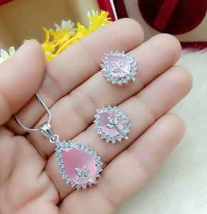 ชุดจี้เพชรเพอร์ไมอุนทรงรีเพชรแบบอเมริกันที่สวยงามเครื่องประดับงานปาร์ตี้ทำมือดีไซน์พรีเมี่ยมสินค้าจำนวนมาก - Product Image 3