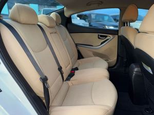 Hyundai Elantra GLS berline 2013, boîte de vitesses automatique manuelle, options, intérieur en cuir foncé, caméra arrière, R16, essence 4L, électrique - Product Image 5