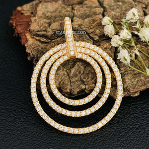 Colgante de Oro Blanco de 14K con Dijes Cristianos, Tres Círculos Concéntricos y Diamantes, Joyería Fina - Product Image 4