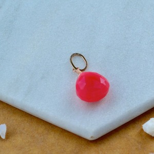 Colgante de Piedra Preciosa Facetada en Forma de Lágrima de Calcedonia Rosa, Piedra Natural Rosa Suave, Chapado en Oro Rosa, Joyería Artesanal - Product Image 1