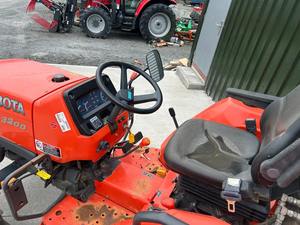 L1-382 Kubota 2021 dans un état impeccable, 2900hrs, transmission manuelle - Product Image 2