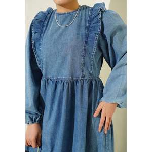 เดรสยีนส์แขนบอลลูนแต่งระบายด้านหน้า - Product Image 1