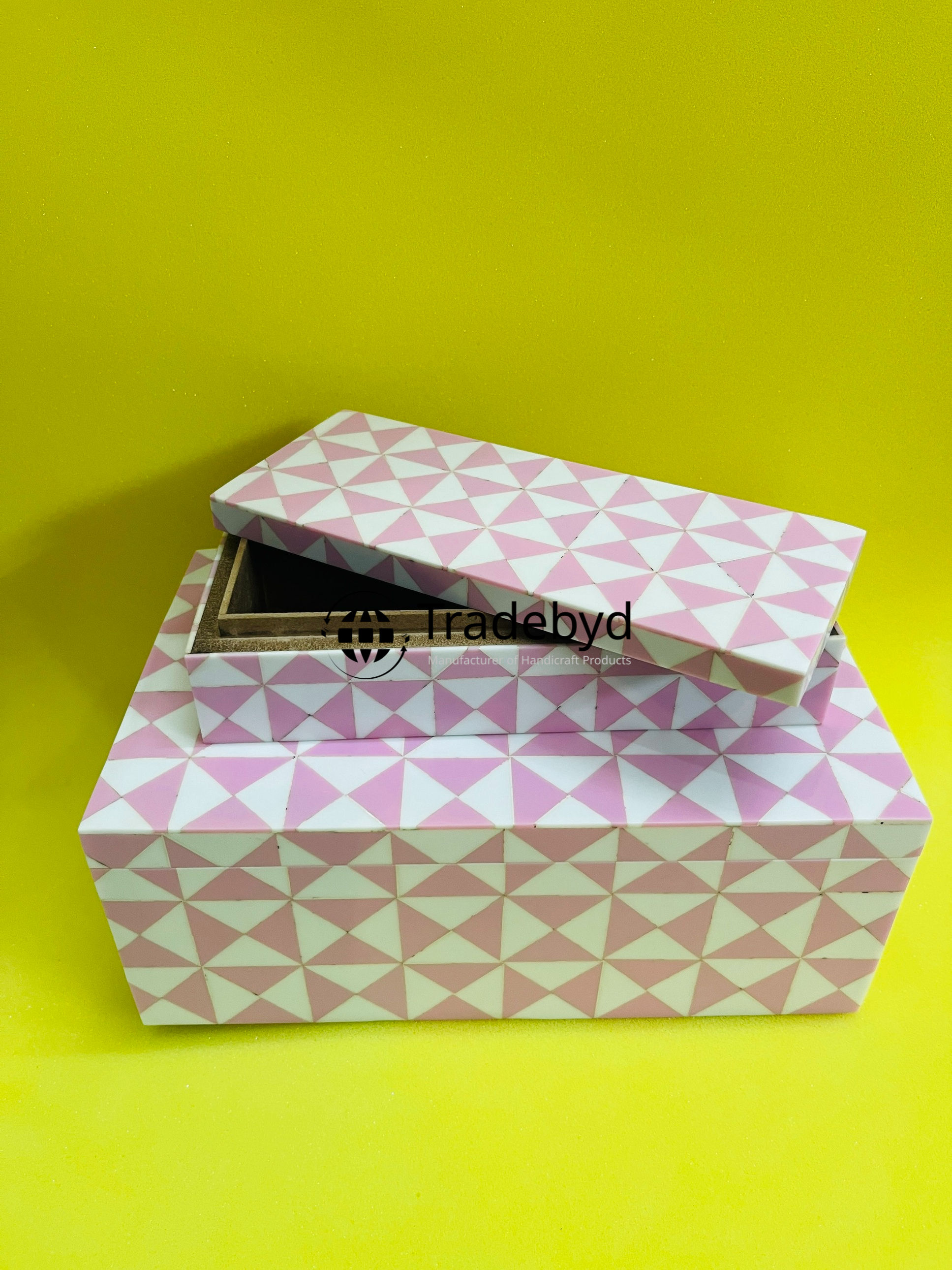 Available in different Colors