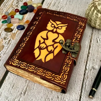 Diario de Cuero con Cubierta Estampada con Diseño de Búho Hecho a Mano por Al-Amir, 7x5 Pulgadas, Papel con Borde Decorativo, 120 Hojas, Encuadernación Térmica Perfecta
