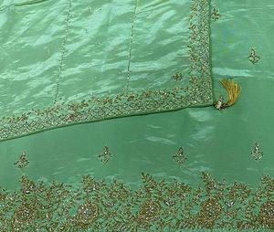 Costumes de fête indiens pakistanais brodés à la main non cousus de créateur moderne pour femmes de style traditionnel avant-gardiste - Product Image 2