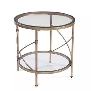 Table d'appoint en aluminium doré avec cadre contrasté, parfaite pour les maisons éclectiques modernes et les intérieurs de salon élégants - Product Image 3