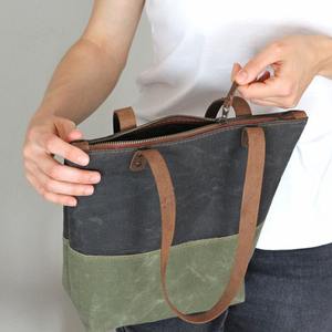 Sac fourre-tout en toile cirée fait main durable et élégant avec poignées en cuir sac d'école de bureau de travail de grande capacité LCT-0085 - Product Image 1