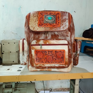 Sac à dos unisexe multi-usages en cuir de vachette à motif occidental, sculpté à la main, élégant, vintage, avec fermeture éclair, pour l'école/le designer - Product Image 1