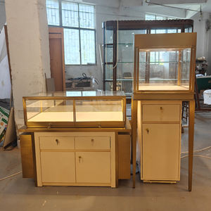 Vetrina Espositiva di Lusso per Gioielli e Orologi con Illuminazione LED, Vetro Dorato e Logo Personalizzato per Design d'Interni di Gioiellerie - Product Image 5