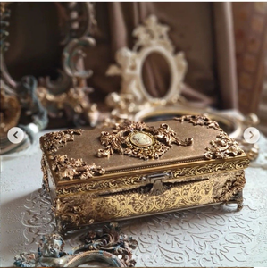 Boîte à bijoux en bois sculpté marron, accents argentés, décoratifs. Coffre à souvenirs élégant, disponible au prix de gros. - Product Image 4