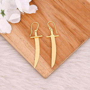Or jaune plaqué laiton épée martelé Designer boucles d'oreilles minimaliste boucle d'oreille mode bijoux cadeau pour elle bijoux à la mode - Product Image 4
