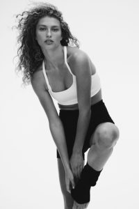 Soutien-gorge de sport rembourré et amovible pour femmes Yoga Gym avec bretelles réglables personnalisées sans couture - Product Image 4