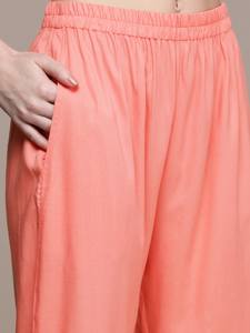 Mujeres étnicas florales yugo diseño regular puro algodón Kurta con pantalones y Dupatta indio pakistaní tradicional salwaar kameez - Product Image 4