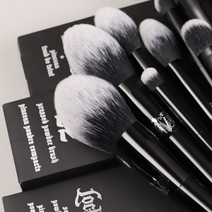 Custom KVD10 Doble cara pendiente base cepillo 11Pcs <span class=keywords><strong>Kat</strong></span> <span class=keywords><strong>Von</strong></span> D Series Vegan Principiante Maquillaje Brochas Fábrica al por mayor - Product Image 5