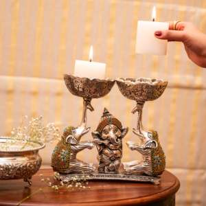 Portavelas Decorativo para el Hogar con Dos Elefantes y Ganesha - Product Image 1