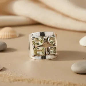 Bague tendance pour femme en argent sterling 925 plaqué or, motif géométrique, ornée de plusieurs pierres précieuses, hypoallergénique et idéale comme cadeau - Product Image 1