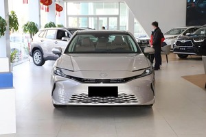 Nuevo Modelo 2024 Toyota Camry Vehículo de Gasolina Sedán de 4 Puertas y 5 Plazas con Tracción Delantera, Auto Sedán Usado - Product Image 4