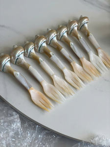 Cuillère en coquillage, cuillère en nacre, vaisselle en coquillage naturel de luxe, cuillère faite à la main pour la restauration côtière, décoration de la maison et cadeaux - Product Image 5