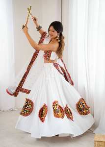 Nouvelle tendance Lehenga Details Fabric Plain Rayon Flair 4 mtr avec lacets en toile patta - Product Image 2