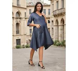 Robe de soutien-gorge élégante à imprimé floral bleu sur mesure avec logo longueur au genou col rond pour maternité Photoshoot vêtements décontractés à vendre - Product Image 1