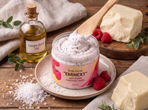 Exfoliante corporal Eminext 300 ml con semillas naturales de frambuesa de Baikal, aceite de coco sin refinar y manteca de karité. - Product Image 5