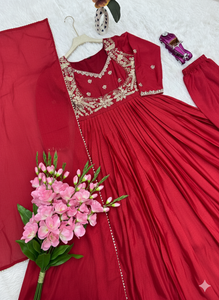 Traje Anarkali de Georgette Rojo Premium de Unity Luxure con Bordado y Dupatta a Juego, Elegante para Fiestas y Bodas - Product Image 5