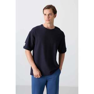 Camiseta Básica Oversize de Cuello Redondo para Hombre Tommylife Wholesale 88339 Azul Marino - AZUL MARINO - Product Image 5