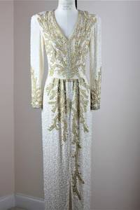 Robe de soirée élégante en mousseline de soie brodée de perles et de paillettes, coupe trapèze, travail manuel, col, manches trois quarts, longue, formelle, pour soirée, bal - Product Image 3