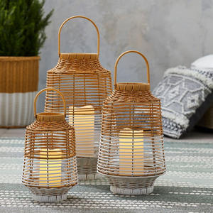 Lanterne en rotin naturel de style nordique avec bougeoirs à poignée, lanternes et bocaux à bougies pour la décoration intérieure de l'usine du Vietnam - Product Image 1