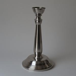 Portavelas de Navidad de hierro antiguo hecho con acabado rústico que crea un encanto navideño clásico y decoraciones espirituales - Product Image 3