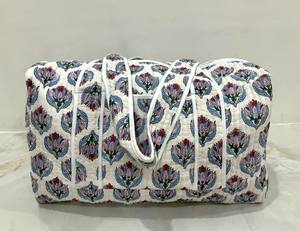 Bolso de Lona Floral Vintage Bohemio Grande Acolchado Algodón Fin de Semana Correa de Hombro Extravagante Bolso de Compras Personalizado de Alta Calidad - Product Image 1