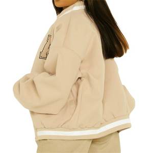 Veste universitaire en laine personnalisée pour femmes, veste de style lettreman à épaules tombantes avec manches en cuir d'agneau, respirante, style universitaire - Product Image 4