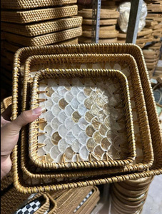 Plateau de service en bambou fait main, écologique, en rotin tressé avec motif incrusté de nacre - Product Image 2