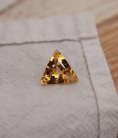Produsen Jaipur warna alami Citrine triliun segitiga potongan segi batu permata kuning oranye bersertifikat untuk November