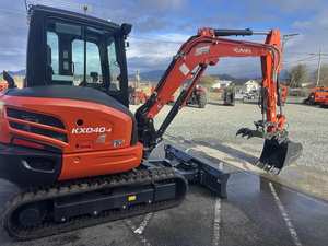 Miniexcavadora Kubota KX040-4 2025: Potencia Compacta Avanzada para Máxima Productividad - Product Image 2