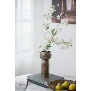 Vase à fleurs en métal moderne exclusif fait à la main affichage décoratif tendance pour les maisons et les bureaux fabriqués par Zahid exporte un vase à fleurs - Product Image 4