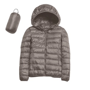 Chaqueta de exterior con cremallera acolchada de talla grande para mujer Chaqueta acolchada de gran tamaño OEM para mujer con cierre de cremallera y Capucha ajustable - Product Image 2