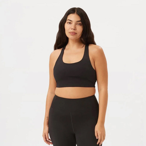 Soutien-gorge de sport pour femmes, haute performance, yoga, gym, logo personnalisé sur le devant, bretelles convertibles, respirant, sans couture, fabriqué au Pakistan - Product Image 3