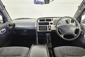 Toyota HiAce Super Custom USADO de 1998 - Product Image 4